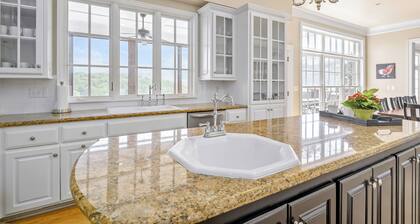 LakeViews, Indoor/Outdoor Pools, HotTub & Fire Pit
