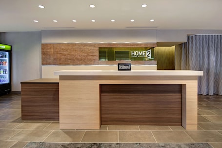 Recepción. Home2 Suites by Hilton Troy