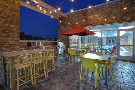 Terraza o patio. Home2 Suites by Hilton Troy