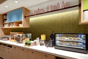 Tägliches inbegriffenes kontinentales Frühstück