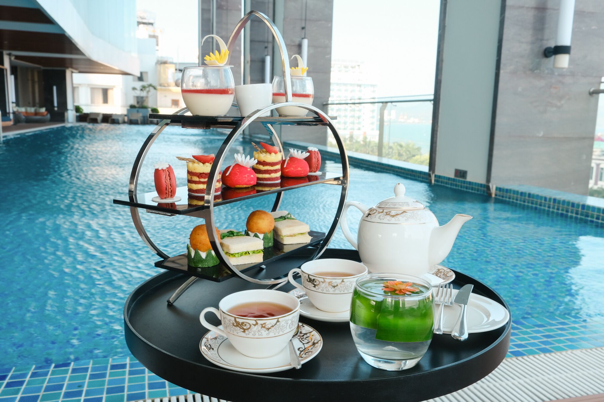 2 restaurants, breakfast, lunch, dinner served; Asian cuisine 