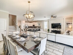 Dining - NEW Reno-2 Game Rooms-2 Theaters-Themed BRs-FUN! (Davenport)