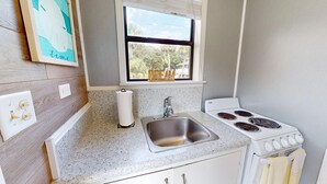 Coffee/tea maker, fridge, microwave, oven