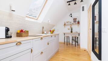 Fridge, stovetop, dishwasher, coffee/tea maker