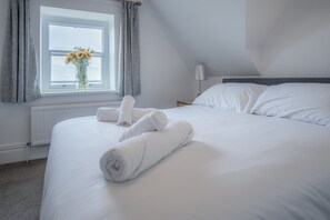 14 bedrooms, premium bedding, iron/ironing board, free WiFi - Penally Manor - Luxurious Manor House (Tenby)