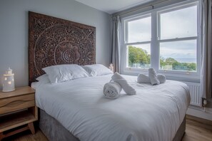 14 Schlafzimmer, hochwertige Bettwaren, Bügeleisen/Bügelbrett