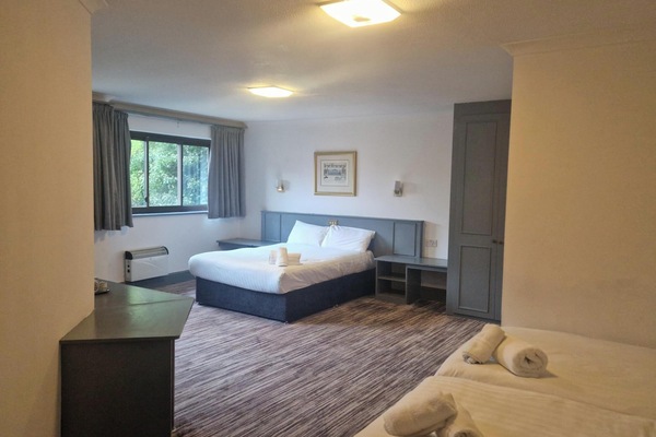 Family Triple Room | Desk, iron/ironing board (on request), bed sheets