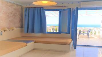 Apartment, 1 Bedroom, Balcony, Garden View | Living area | TV, books