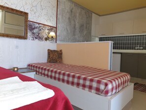 Apartment, 1 Bedroom, Balcony, Garden View | Interior