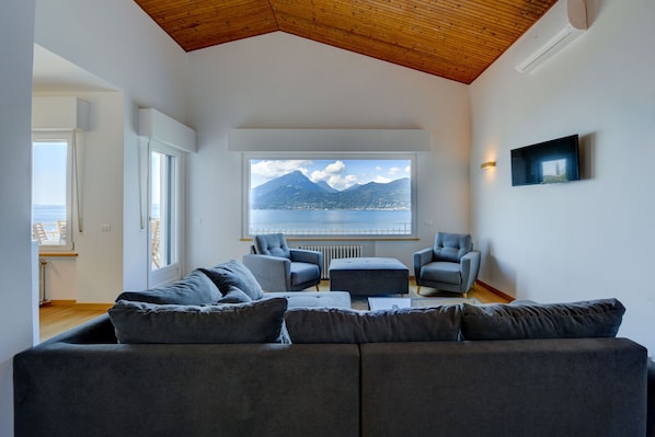 Fernseher, Kamin