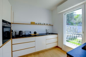 Kühlschrank, Mikrowelle, Ofen, Geschirrspüler