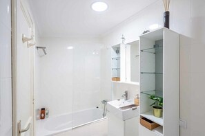 Badewanne, Haartrockner