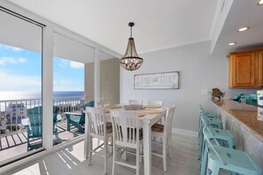 Outdoor dining - Corner Condo w/ Panoramic Views of the Gulf & Lagoon | Pool & Sauna | Sleeps 10 (Gulf Shores)
