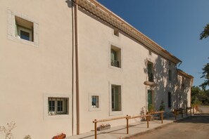 Exterior - In the heart of the Saint Chinan vineyard, large gîte for 2 people (Saint-Chinian)