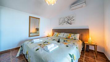 3 bedrooms, iron/ironing board, travel cot, free WiFi