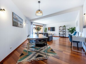 Interior - Sun and Sea - Baia da Luz Apartment (Luz)