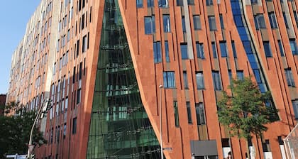 Comfortable 2-room apartment near the subway in a quiet location