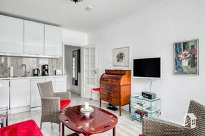 Interior - Comfortable 2-room apartment near the subway in a quiet location (Hamburg)