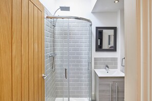 Apartment | Bathroom | Towels - The Milton (Saltburn-by-the-Sea)