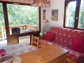Interior - 100m from ski slopes, 1st floor, view mountain, balcony, tv, ski locker, 23m², Champagny-en-Vanoise (Champagny-en-Vanoise)