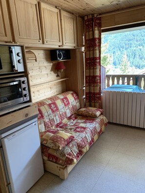 Interior - 100m from ski slopes, Ground floor, balcony, tv, ski locker, 19m², Champagny-en-Vanoise (Champagny-en-Vanoise)