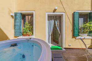 Baignoire à remous extérieure
