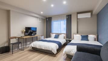 Superior Family Room, Non Smoking | In-room safe, individually decorated, individually furnished, desk