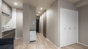 Superior Family Room, Non Smoking | In-room safe, individually decorated, individually furnished, desk