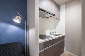 Superior Family Room, Non Smoking | In-room safe, individually decorated, individually furnished, desk