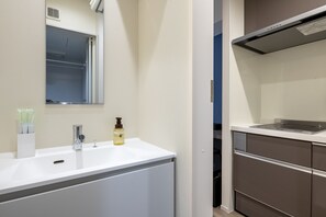 Superior Twin Room, Non Smoking | Bathroom - hotel aima (Tokyo)