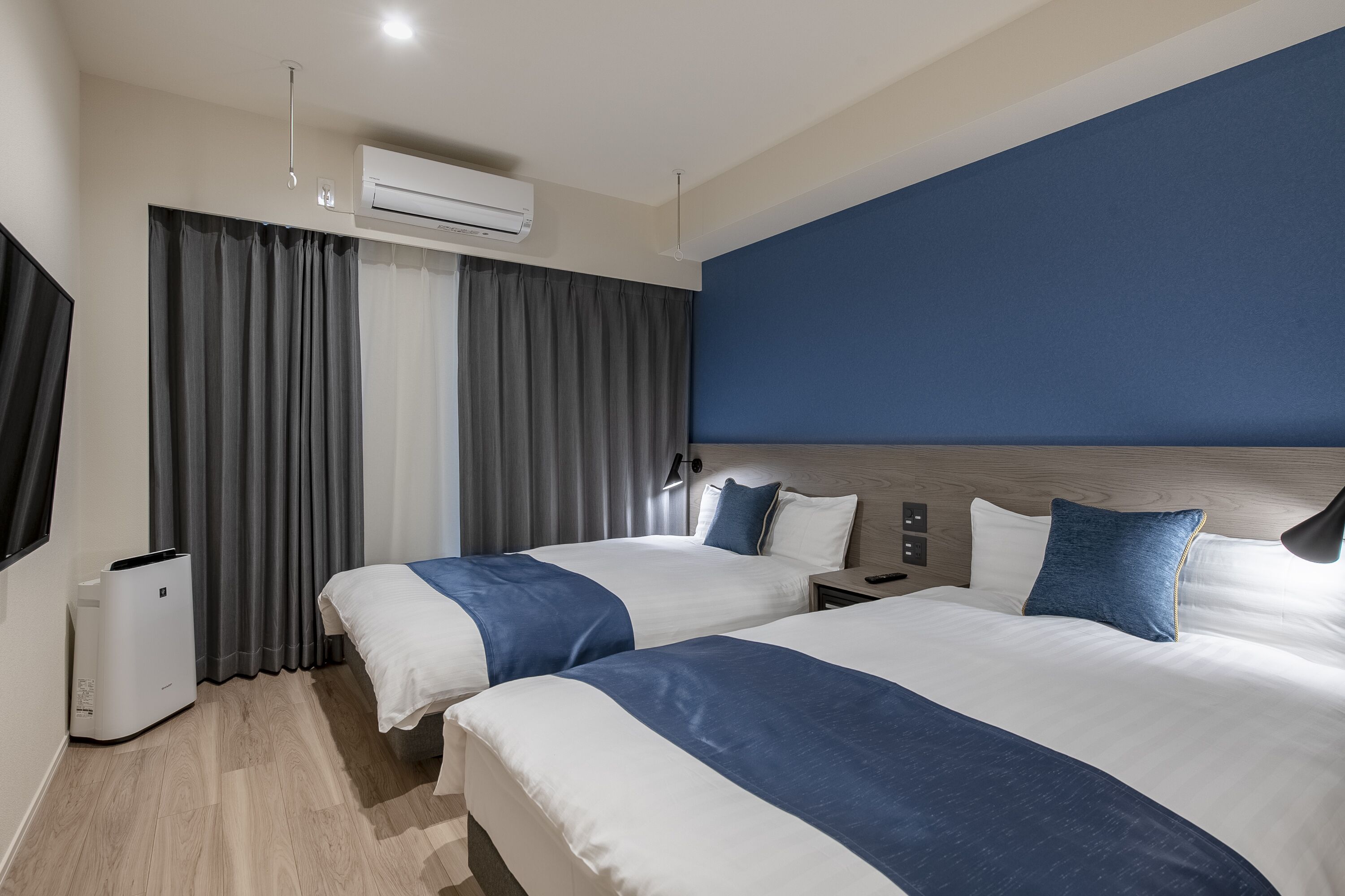 Superior Twin Room, Non Smoking | In-room safe, individually decorated, individually furnished, desk