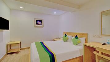 Standard Double Room | Desk, bed sheets