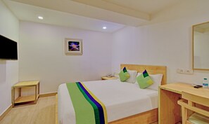 标准双人房 | 办公桌、床单