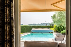 Outdoor pool, a heated pool - Magnificent villa with swimming pool (Gleize)