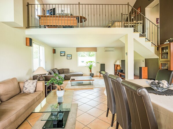 Smart TV, printers - Magnificent villa with swimming pool (Gleize)