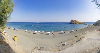 Shades of Blue - Beachfront - AC- WIFI