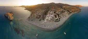 Shades of Blue - Beachfront - AC- WIFI