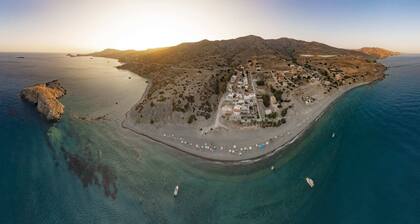 Shades of Blue - Beachfront - AC- WIFI