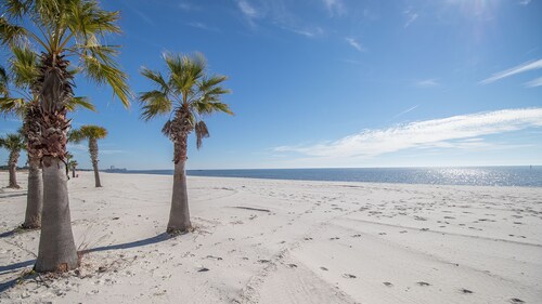 INTRODUCTORY PRICED!  The Beach is Calling You to 324!
