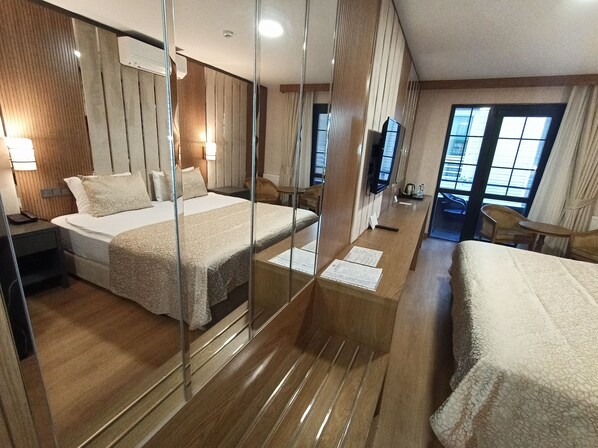 Deluxe Double Room | Egyptian cotton sheets, premium bedding, minibar, in-room safe - Bahçelievler Hotels (Ankara)