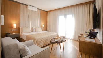 City Double Room | Egyptian cotton sheets, premium bedding, minibar, in-room safe