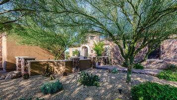 House, 6 Bedrooms | Property grounds