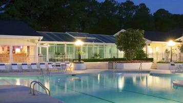 Piscine couverte, piscine extérieure
