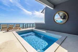A rooftop pool, a heated pool - Wait'n on Sundown|Private Beach Access|Private Rooftop Pool & Movie Theatre (Destin)