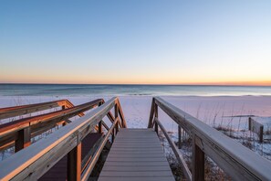 On the beach - Grand Marquix|Private Deeded Beach|Gulf Front Retreat w/ views|Private Pool (Destin)