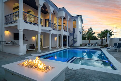 Relax in Style:Luxurious Vacation Home near Zion Park-Heated Private Pool & Spa