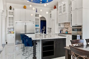 Fridge, microwave, oven, stovetop - Relax in Style:Luxurious Vacation Home near Zion Park-Heated Private Pool & Spa (Hurricane)