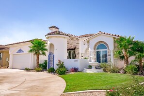 Exterior - Relax in Style:Luxurious Vacation Home near Zion Park-Heated Private Pool & Spa (Hurricane)