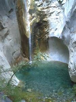 A natural pool surrounded by rocky terrain. - House Typical Of The Susa Valley (San Giorio di Susa)