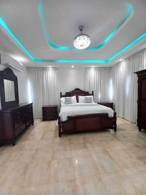 2 عدّة غرف نوم ومكتب وواي فاي مجانًا وملاءات أسرّة